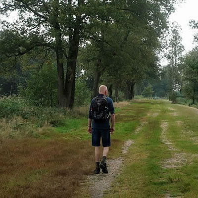 De nieuwe grijze rugzak