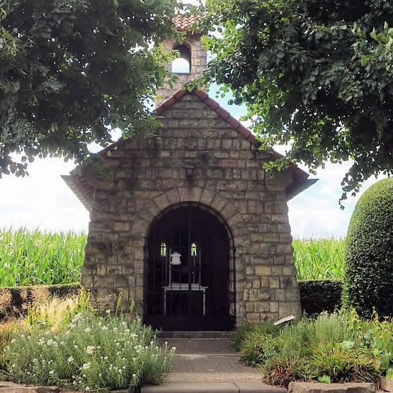 Deze kapel in Schilberg is gewijd aan Sint Jozef. De kapel dateert is in 1946 gebouwd als dank voor het goed doorkomen van de oorlog.