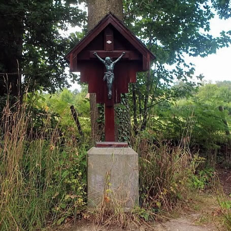 A Herregodsbeuk. Veldkruis op de grens van Nederland en Belgi&euml; in het Bovenste Bos. Oud pastoor J. Jansen zegende het kruis.