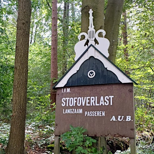 Wandelen over stoffige en onverharde wegen Wandelen over stoffige en onverharde wegen