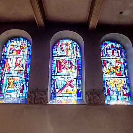 Glas in loodramen van de Église Saint-Michel Glas in loodramen van de Église Saint-Michel