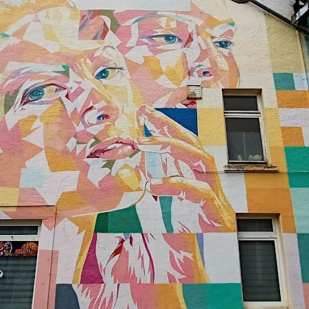 Mural van kunstenaarsdus Dourone (Fabio Lopez en Elodie Macedo) - 2021 Mural van kunstenaarsdus Dourone (Fabio Lopez en Elodie Macedo) - 2021