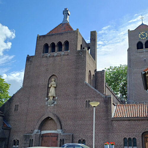 De Bernadettekerk in Spoordonk is het officiële startpunt van de route De Bernadettekerk in Spoordonk is het officiële startpunt van de route