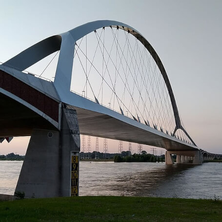 Wandelen langs de rivier de Waal